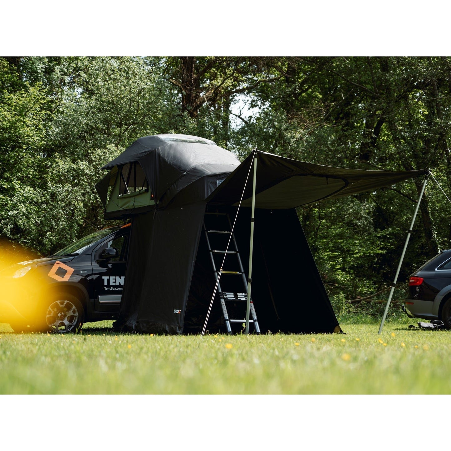 TentBox Living Pod (Lite 2.0) Effortlessly expand your TentBox Lite 2.0 setup with the Living Pod, designed to create a spacious, weatherproof area beneath the fold-out section of your rooftop tent. Whether you're camping in the Scottish Highlands or esca