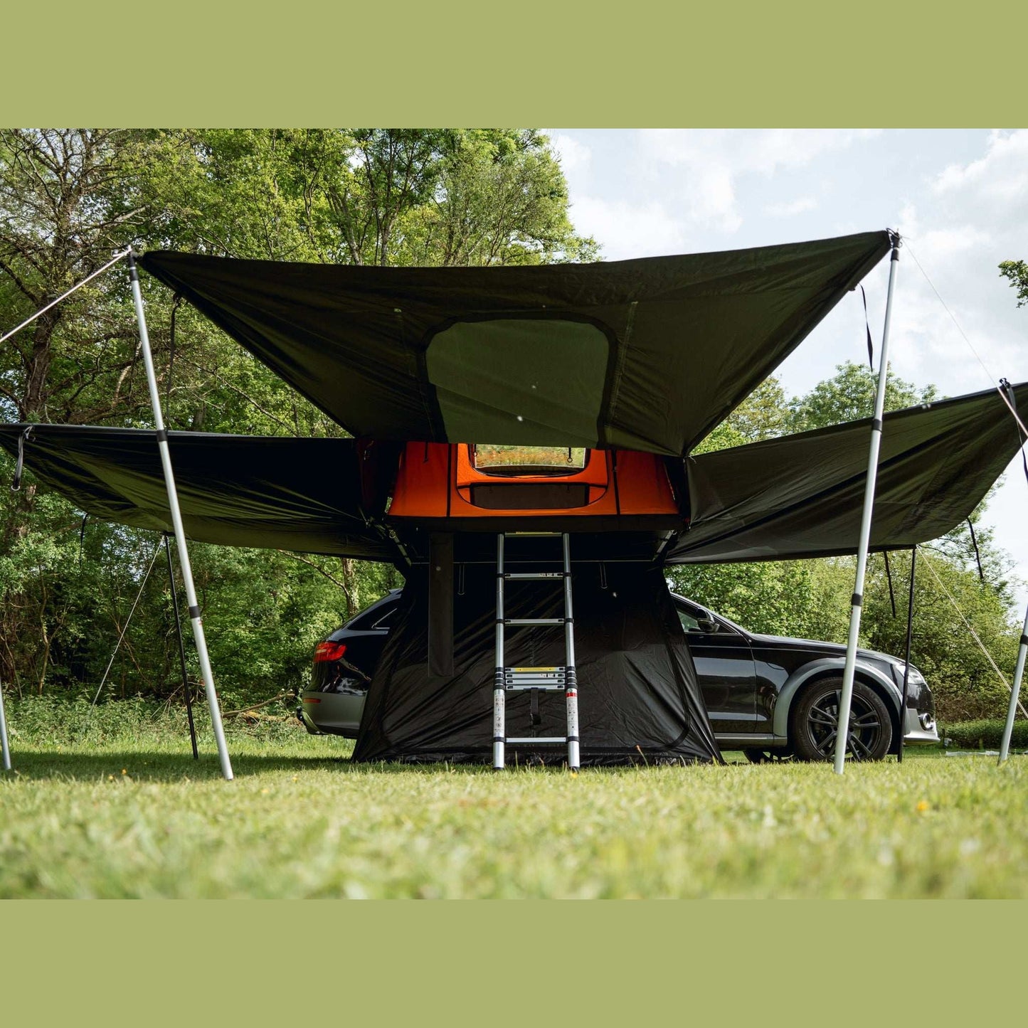 Lite XL Living Pod (Lite XL) Effortlessly create a spacious, functional area beneath your Lite XL, perfect for staying dry during rain or enjoying shade on sunny days. Activate 'wing-mode' for an even larger sheltered space. The design integrates the ladd