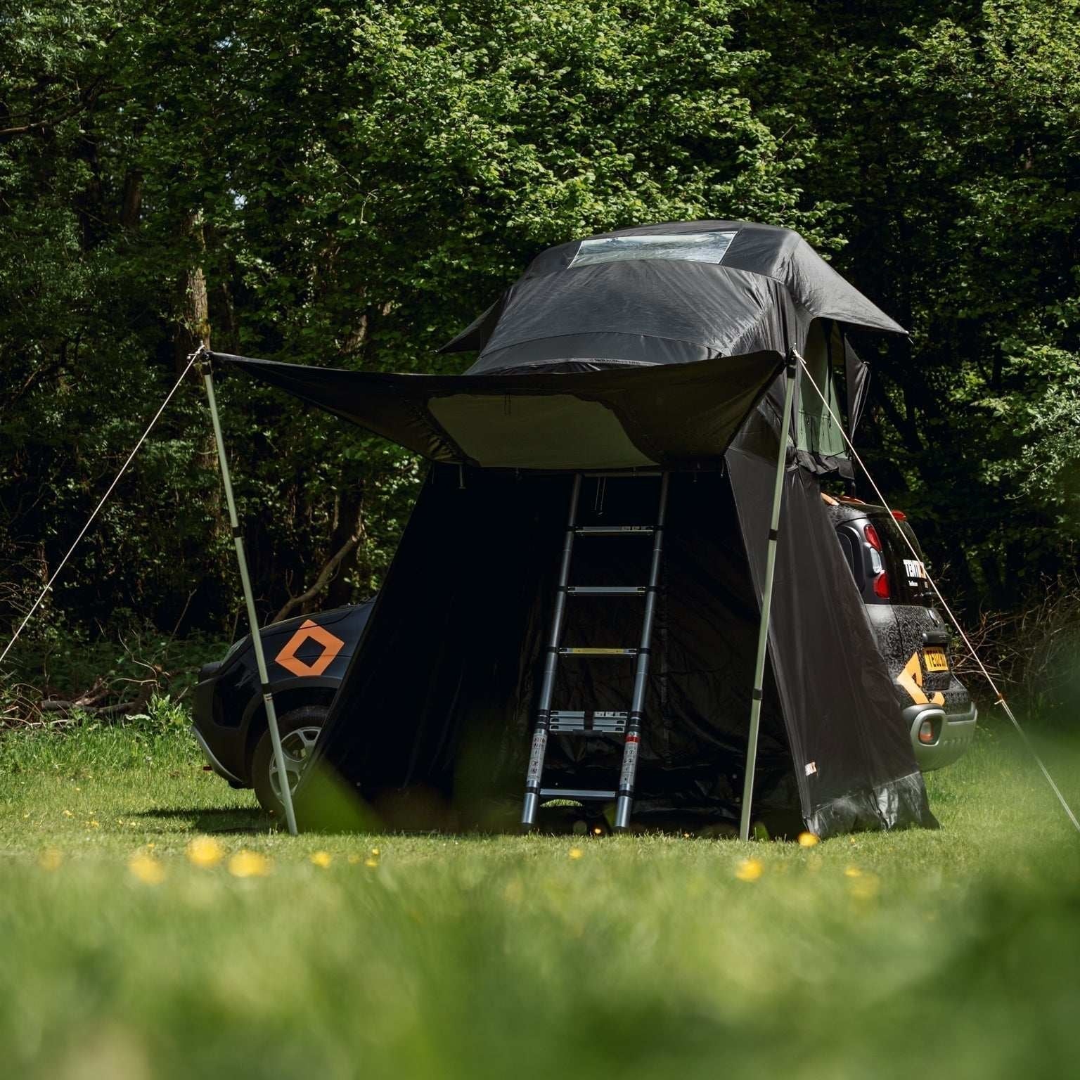 TentBox Living Pod (Lite 2.0) Effortlessly expand your TentBox Lite 2.0 setup with the Living Pod, designed to create a spacious, weatherproof area beneath the fold-out section of your rooftop tent. Whether you're camping in the Scottish Highlands or esca