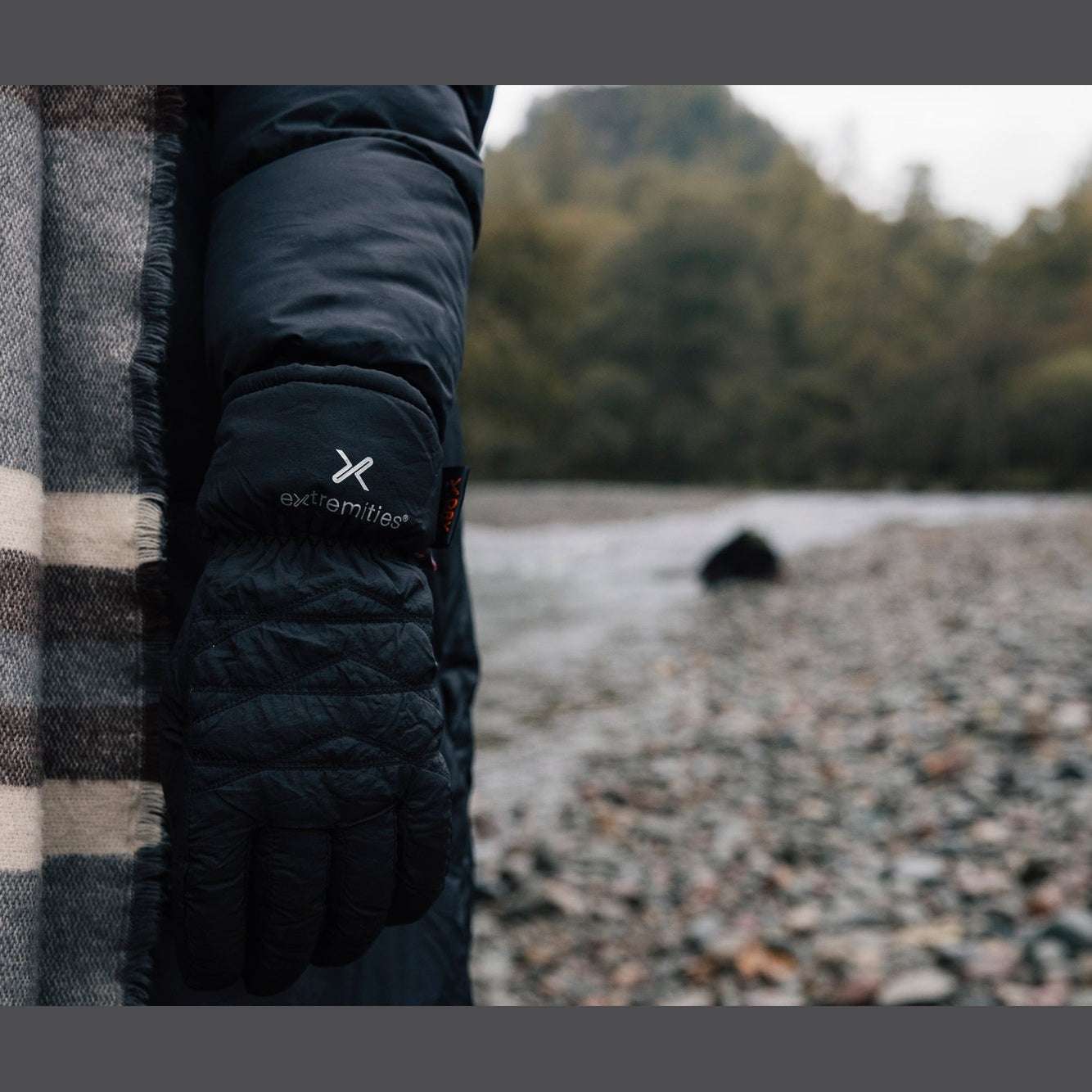 Extremities Paradox Waterproof Primaloft Glove - Black