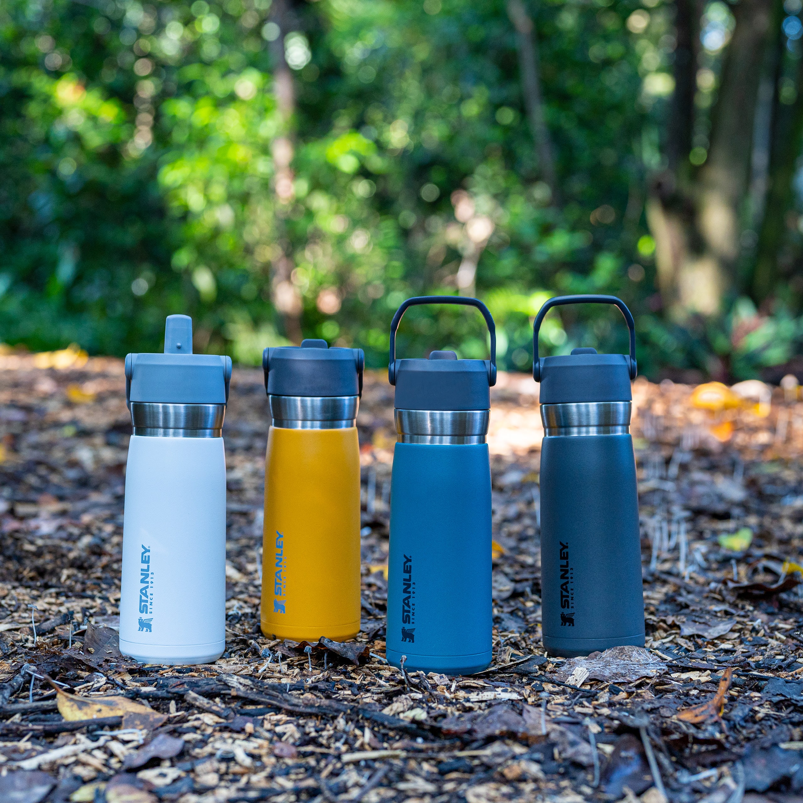 https://www.westendoutdoors.co.uk/wp-content/uploads/2022/12/Stanley-The-GO-IceFlow%E2%84%A2-Flip-Straw-Water-Bottle-0.65L-_-22-OZ-Lifestyle-Images-3.jpg